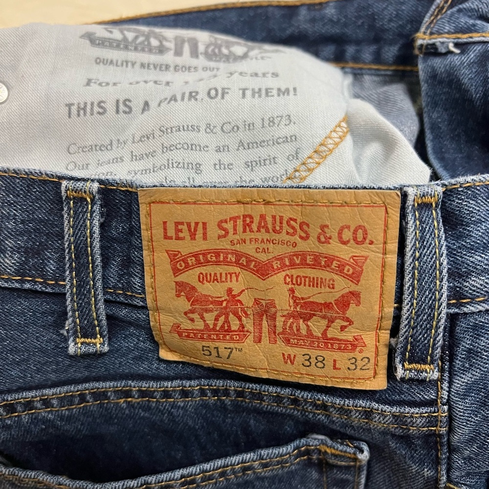 Mens Levi jeans 40x 32. Tag says 38 but run big. Worn once.